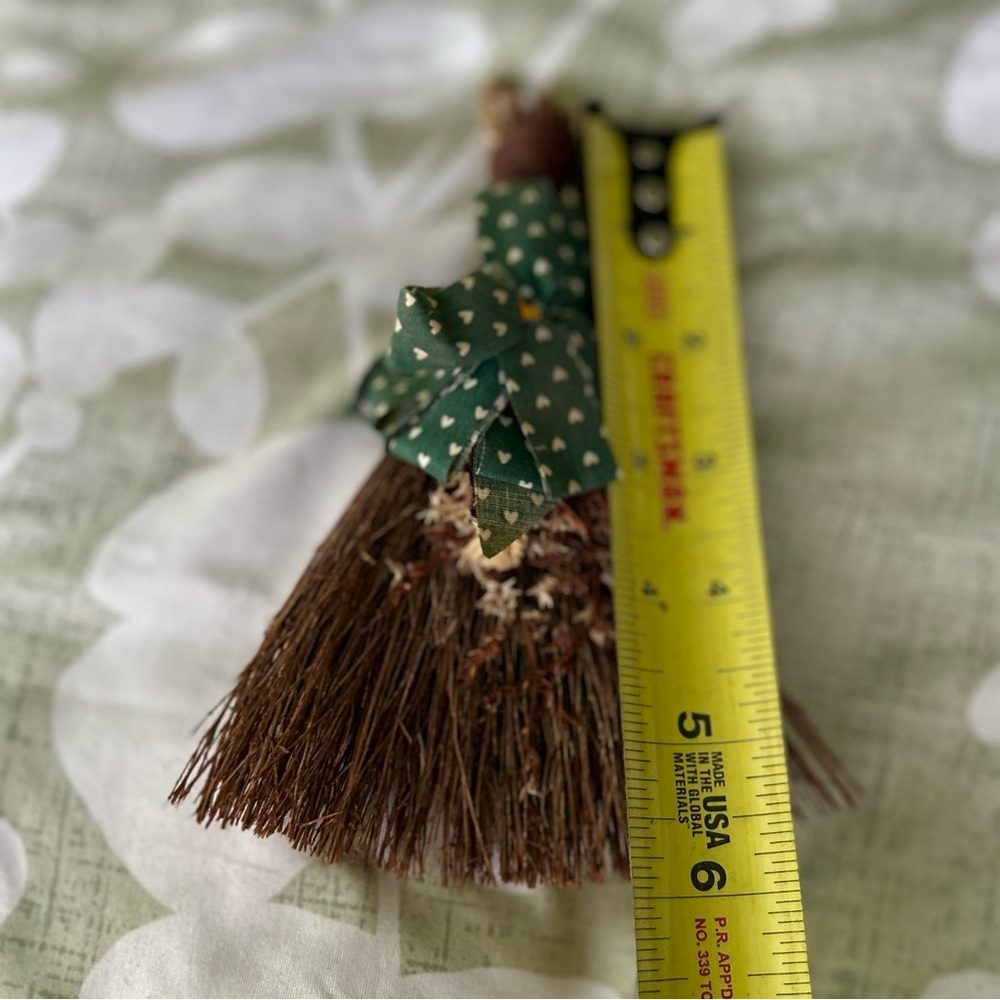 ❌SOLD Cottagecore Olde Handcrafted Handmade Hay Broom With Bow Art - Picture 6 of 8
